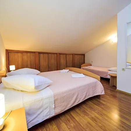 Apartament Peric-2 By Interhome Prigradica